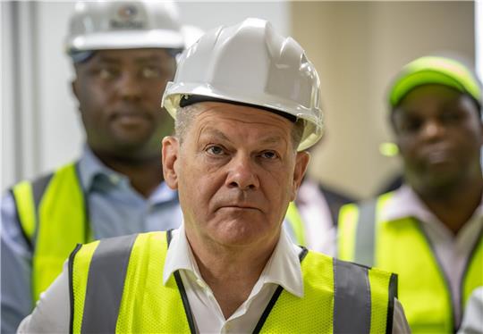 Bundeskanzler Olaf Scholz besucht zum Abschluss seines Besuchs in Kenia die größte Geothermie-Anlage Afrikas in Olkaria am Naivsha-See.