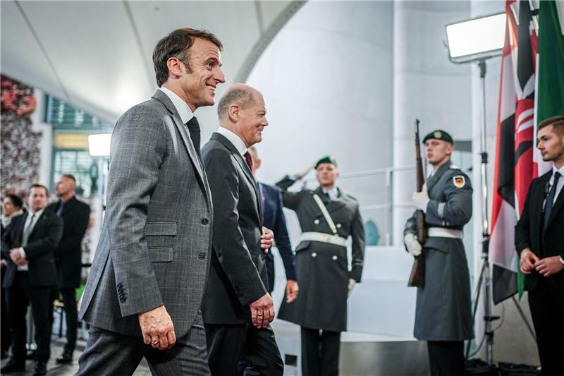 Ukraine-Hilfe: Scholz und Macron nicht im Gleichschritt Bundeskanzler Olaf Scholz empfängt Frankreichs Präsident Emmanuel Macron im November 2023 in Berlin.