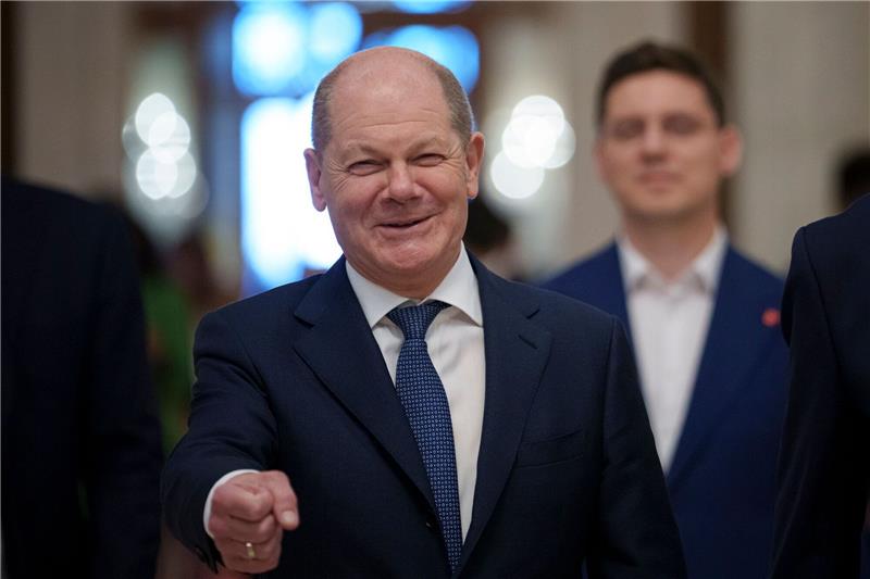 „Ich tanze nicht. Versprochen.” - Bundesregierung auf Tiktok Bundeskanzler Olaf Scholz gewährt ab heute auf Tiktok einen Einblick in seinen Arbeitsalltag.