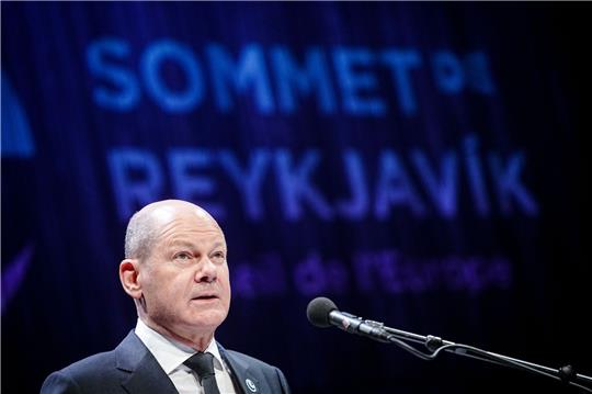 Bundeskanzler Olaf Scholz gibt am Rande des Europarat-Gipfels eine Pressekonferenz.
