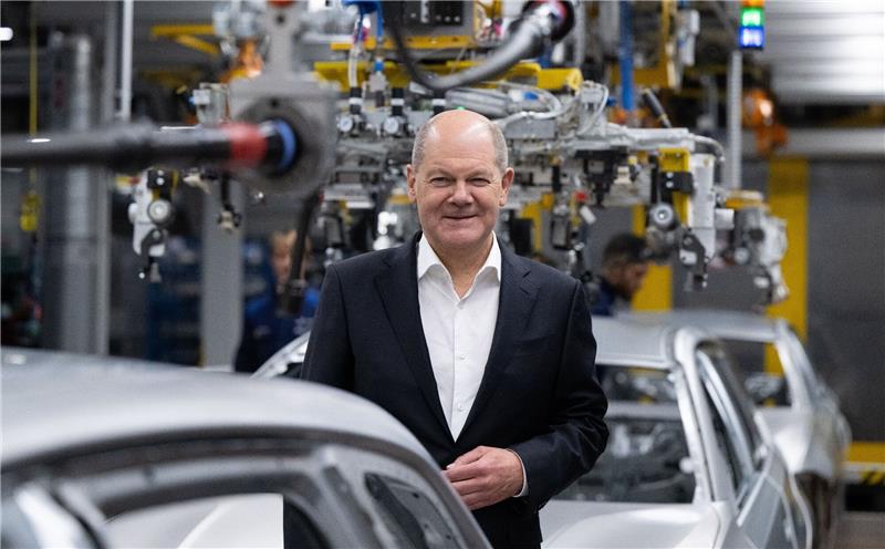 Scholz bei BMW: Unser Land wird das schaffen Bundeskanzler Olaf Scholz im BMW-Werk in München.
