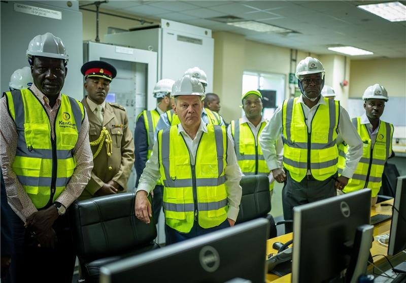 Kenia als Vorbild: Scholz will Erdwärme stärker nutzen Bundeskanzler Olaf Scholz in Olkaria, Kenia.