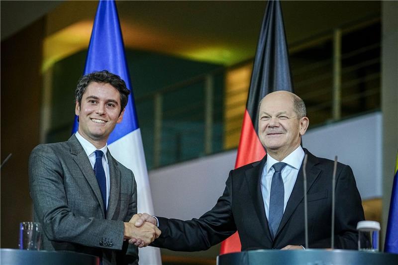 Scholz und Attal stärken deutsch-französische Zusammenarbeit Bundeskanzler Olaf Scholz und der französische Premierminister Gabriel Attal geben im Bundeskanzleramt eine Pressekonferenz.