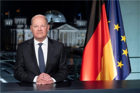 Bundeskanzler Olaf Scholz wendet sich mit einer Neujahrsansprache an die Bürgerinnen und Bürger.