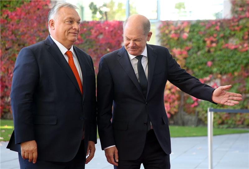 Orban bezeichnet Gespräch mit Scholz als „fruchtbar” Bundeskanzler Scholz (r) empfängt Viktor Orban im Bundeskanzleramt.