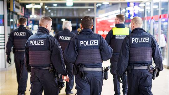 Bundespolizisten rückten in Hannover zu einem falschen Kollegen aus. (Symbolbild) 