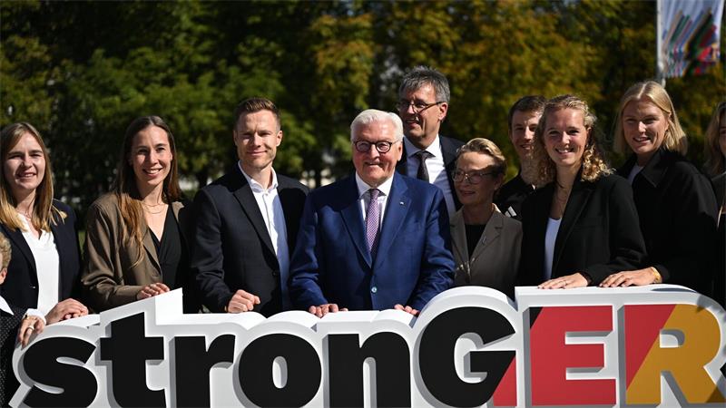 Bundespräsident Frank-Walter Steinmeier (M) unterstützt die Olympia-Bewerbung. 