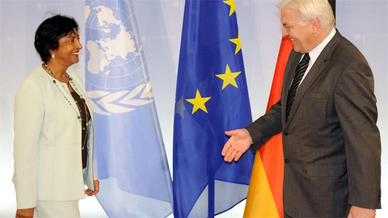 Bundespräsident Frank-Walter Steinmeier begrüßte Pillay 2008 zu einem Gespräch in Berlin. Damals war sie UN-Hochkommissarin für Menschenrechte. (Archivbild)