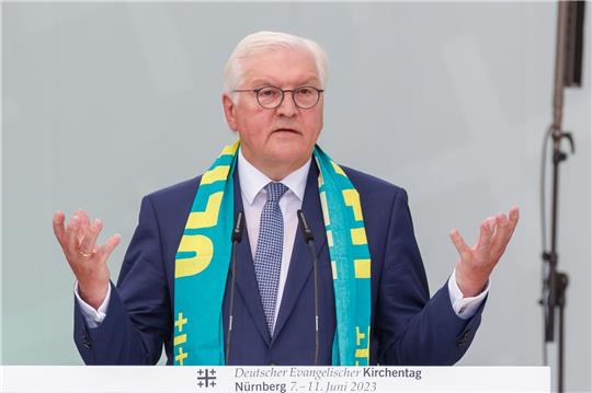 Bundespräsident Frank-Walter Steinmeier hält beim Deutschen Evangelischen Kirchentag eine humorvolle Rede.