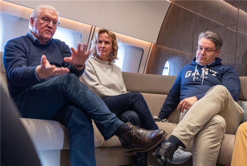 Bundespräsident Frank-Walter Steinmeier (l) und Bundesministerin für Umwelt Steffi Lemke fliegen nach Brasilien.