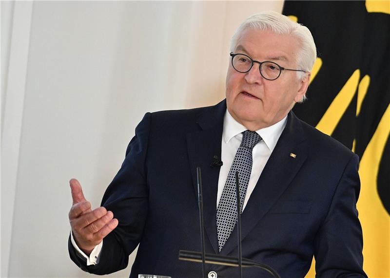 Steinmeier fordert besseren Schutz von Kommunalpolitikern Bundespräsident Frank-Walter Steinmeier traf sich in Berlin mit rund 80 ehrenamtlichen Bürgermeistern und Bürgermeisterinnen.