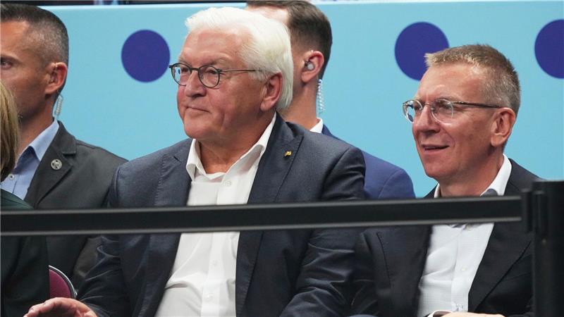 Gold in Riga: Basketballer erobern EM-Titel Bundespräsident Frank-Walter Steinmeier verfolgte das Finale in der Arena von Riga.