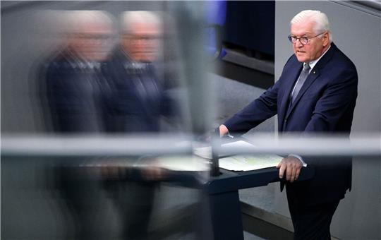 Bundespräsident Frank-Walter Steinmeier während seiner Rede bei der Gedenkstunde zum 70. Jahrestag des Volksaufstandes in der DDR im Deutschen Bundestag.