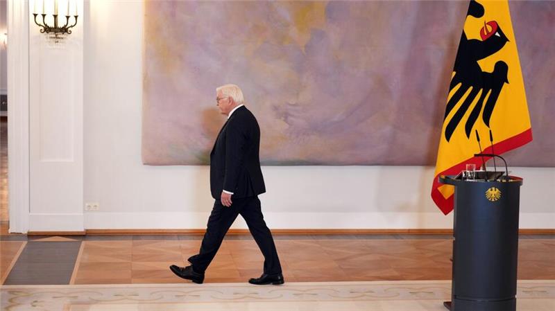 Steinmeier macht Weg für Neuwahl frei Bundespräsident Steinmeier hat die Auflösung des Bundestags bekannt gegeben.
