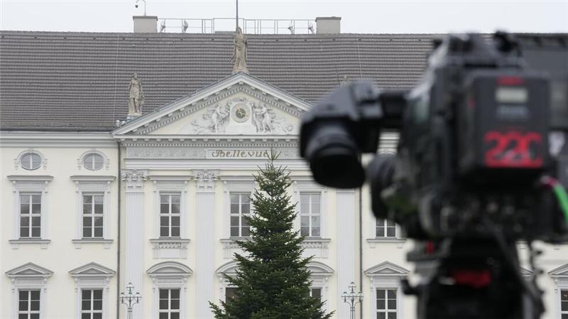 Steinmeier macht Weg für Neuwahl frei Bundespräsident Steinmeier hat die Auflösung des Bundestags bekannt gegeben.