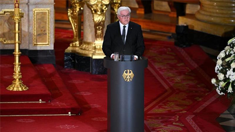 Abschied von Horst Köhler - unermüdlicher Diener des Landes Bundespräsident Steinmeier würdigt seinen gestorbenen Vorgänger Köhler als „unermüdlichen Diener unseres Gemeinwesens“.