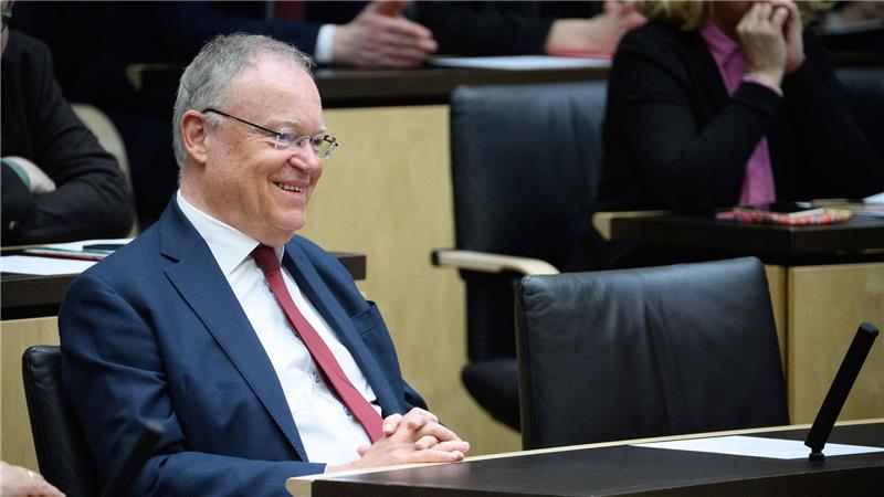 Bundesrat dringt auf leichteren Abschuss von Wölfen Bundesrat verabschiedet Niedersachsens Ministerpräsidenten Weil.