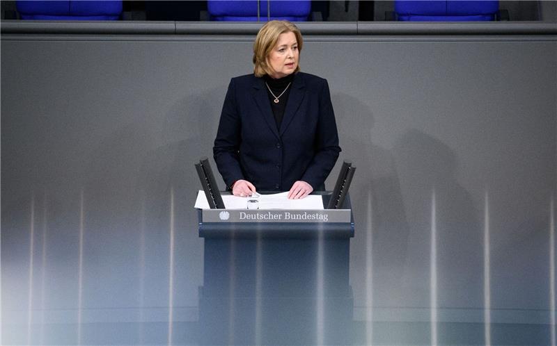 Holocaust-Gedenktag im Zeichen von queeren Opfern Bundestagspräsidentin Bärbel Bas (SPD) während der Gedenkstunde für die Opfer des Nationalsozialismus im Deutschen Bundestag.