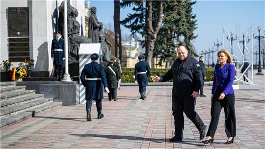 Bundestagspräsidentin Julia Klöckner (CDU) hat eine Rede im ukrainischen Parlament, der Obersten Rada, gehalten.
