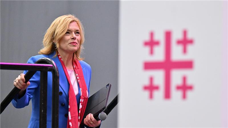 Bundestagspräsidentin Klöckner hatte mit Kritik an der Kirche eine Debatte ausgelöst.