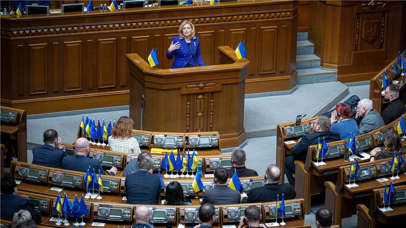 Bundestagspräsidentin Klöckner spricht im ukrainischen Parlament in Kiew.