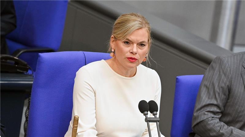 Bundestagspräsidentin Klöckner will die Arbeit des Parlaments künftig auch auf Tiktok vorstellen. (Archivbild)