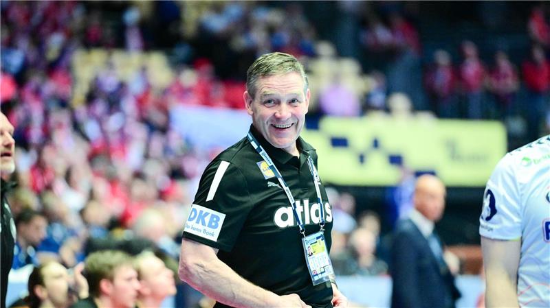 Zocken verboten: Handballer kämpfen um Medaillentraum Bundestrainer Alfred Gislason soll die deutschen Handballer auch bei der Heim-WM 2027 betreuen.