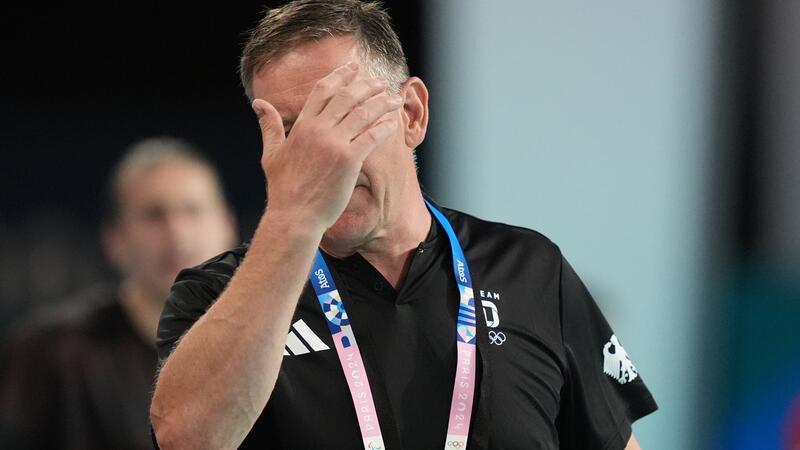 „Anders auftreten“: Handballer wollen nicht mehr lieb sein Bundestrainer Gislason verzweifelte an der Seitenlinie.
