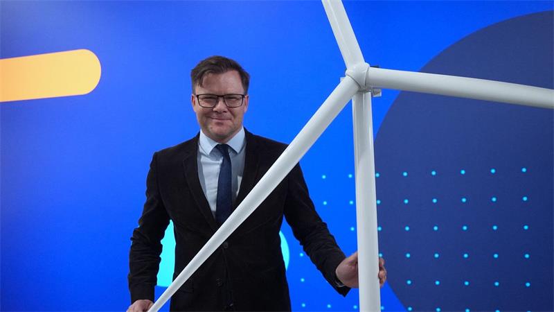 Größter deutscher Windpark auf See in Betrieb genommen Bundesumweltminister Carsten Schneider (SPD) lobte die Inbetriebnahme des Windparks He Dreiht.