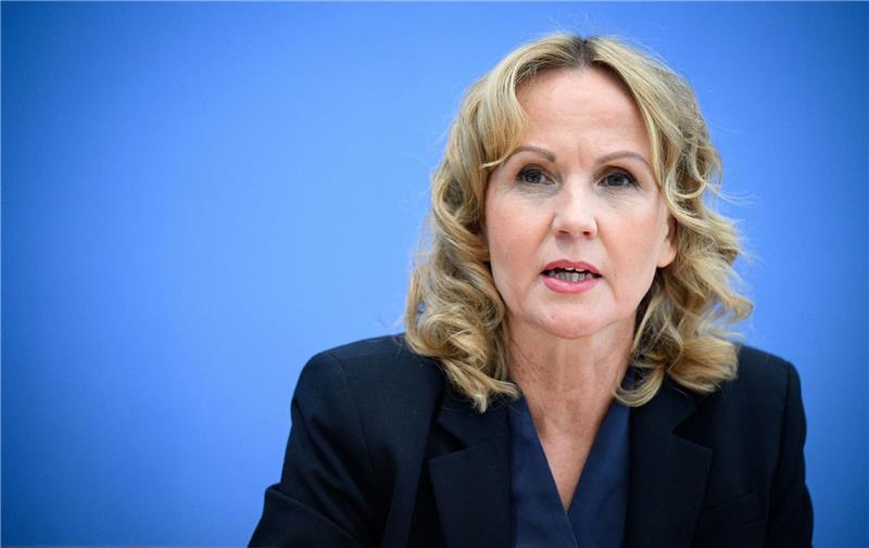 Niedersachsen will Plan für Wolfs-Abschuss zügig umsetzen Bundesumweltministerin Steffi Lemke (Bündnis 90/Die Grünen) bei der Bundespressekonferenz.