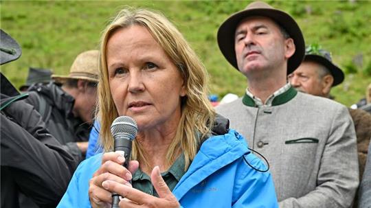 Bundesumweltministerin Steffi Lemke (Grüne) rechnet damit, dass die Suche nach einem Endlager für hochradioaktiven Atommüll bis Mitte des Jahrhunderts abgeschlossen ist. (Archivbild)
