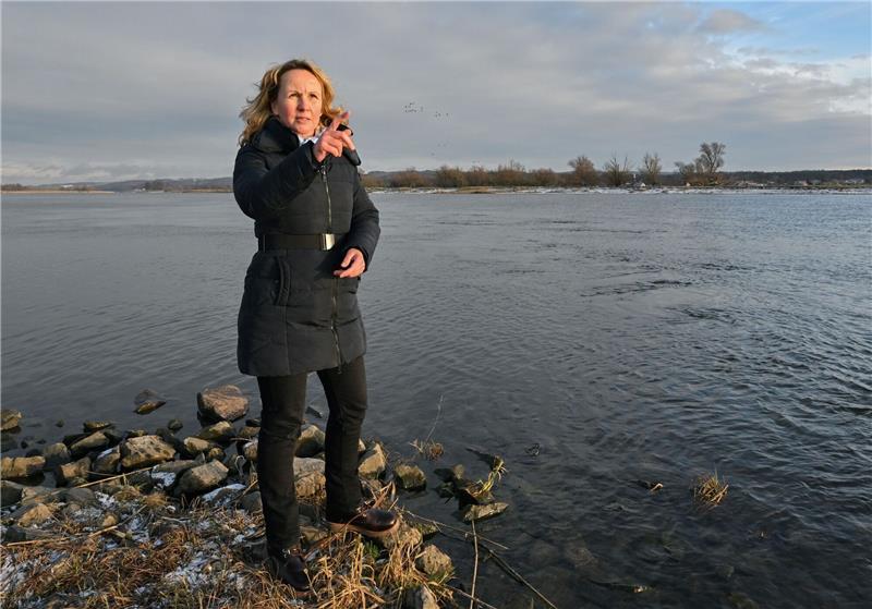 Kabinett beschließt Programm zur Stärkung der Ökosysteme Bundesumweltministerin Steffi Lemke (Grüne) steht im Nationalpark Unteres Odertal am deutsch-polnischen Grenzfluss Oder.
