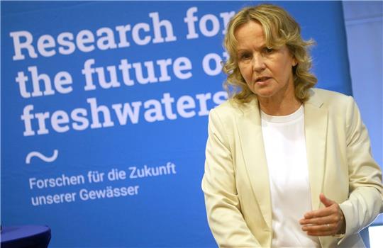 Bundesumweltministerin Steffi Lemke  besucht das Leibnitz-Institut für Gewässerökologie.