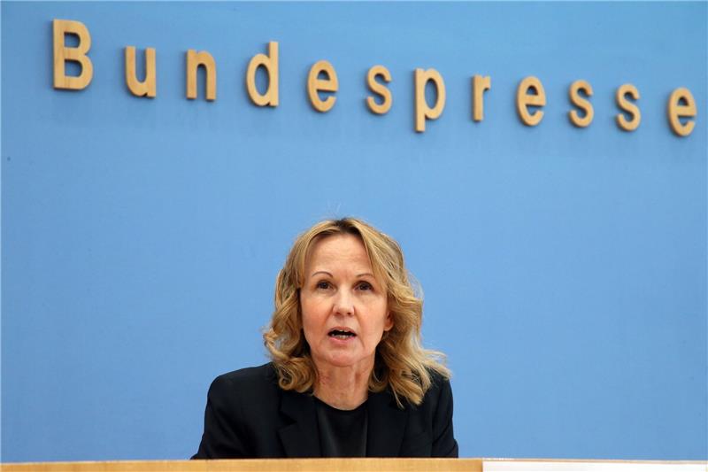 Lemke: Blockade-Aktionen helfen Klimaschutz auf Dauer nicht Bundesumweltministerin Steffi Lemke bezeichnet die Blockadeaktionen als wenig hilfreich für den Klimaschutz.