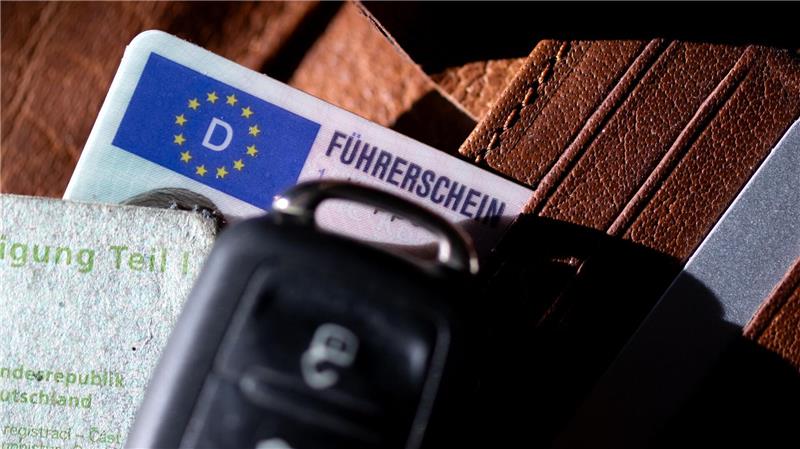 Billigere Führerscheine? Verkehrsminister macht Vorschläge Bundesverkehrsminister Patrick Schnieder hält die Kosten für den Führerschein in Deutschland für zu hoch. (Symbolbild)