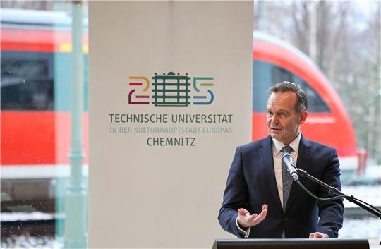 Bundesverkehrsminister Volker Wissing spricht bei der feierlichen Inbetriebnahme des digitalen Testfelds in Annaberg-Buchholz.