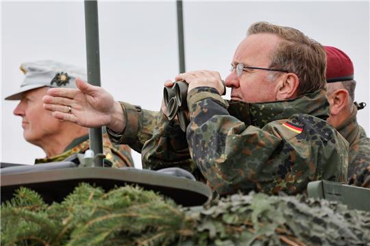 Bundesverteidigungsminister Boris Pistorius bei einer Militärübung der Bundeswehr.