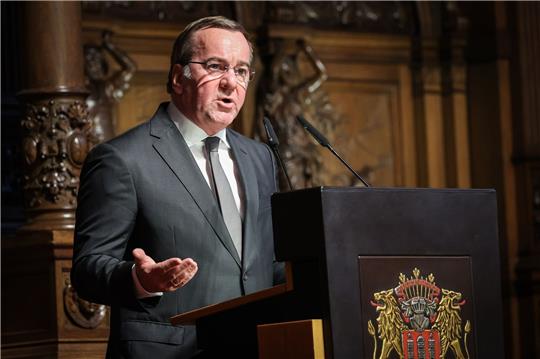 Bundesverteidigungsminister Boris Pistorius beschwert sich beim 74. Übersee-Tag im Hamburger Rathaus über den Umgang mit der deutschen Bundeswehr im eigenen Land.