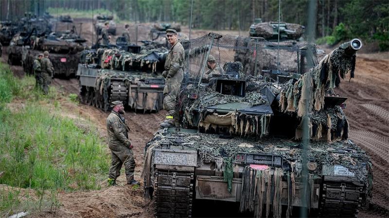 Panzerbauer Rheinmetall erschließt Weltall als Geschäftsfeld Bundeswehr-Panzer bei einer Übung in Litauen. Die Satellitenaufnahmen sollen auch der deutschen Brigade in dem baltischen Land helfen.
