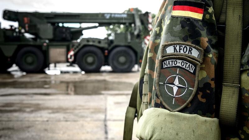 Bundeswehr-Verbleib in Kosovo und Bosnien zeichnet sich ab Bundeswehrsoldatin der deutschen Kfor im kosovarischen Prizren.