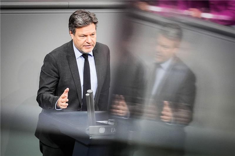 Wachstumspaket: Habeck ruft Union zu Ende der Blockade auf Bundeswirtschaftsminister Robert Habeck (Bündnis 90/Die Grünen) im Bundestag.