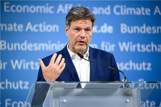 Bundeswirtschaftsminister Robert Habeck (Bündnis 90/Die Grünen) will «Transformationstechnologien» in Deutschland wieder stärker heimisch machen.