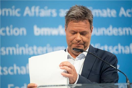 Bundeswirtschaftsminister Robert Habeck (Grüne) will das Gebäudeenergiegesetz noch vor der parlamentarischen Sommerpause verabschieden.