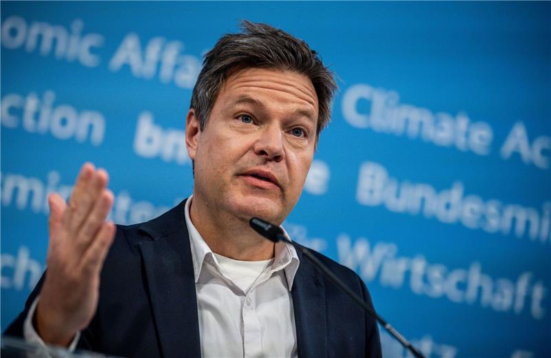 Bundeswirtschaftsminister Robert Habeck geht im kommenden Jahr von einem größeren Wirtschaftswachstum aus, als bisher angenommen.