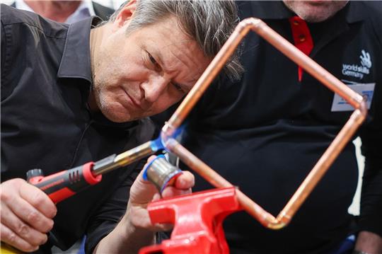 Bundeswirtschaftsminister Robert Habeck ist auf Ländertour durch Sachsen, Thüringen und Bayern.