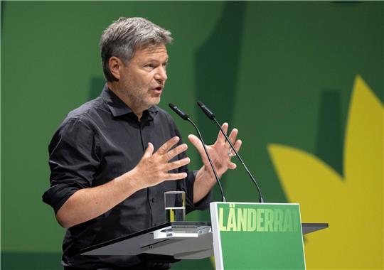 Bundeswirtschaftsminister Robert Habeck spricht sich gegen einen zu starken Fokus auf Wasserstoff beim Heizen aus.