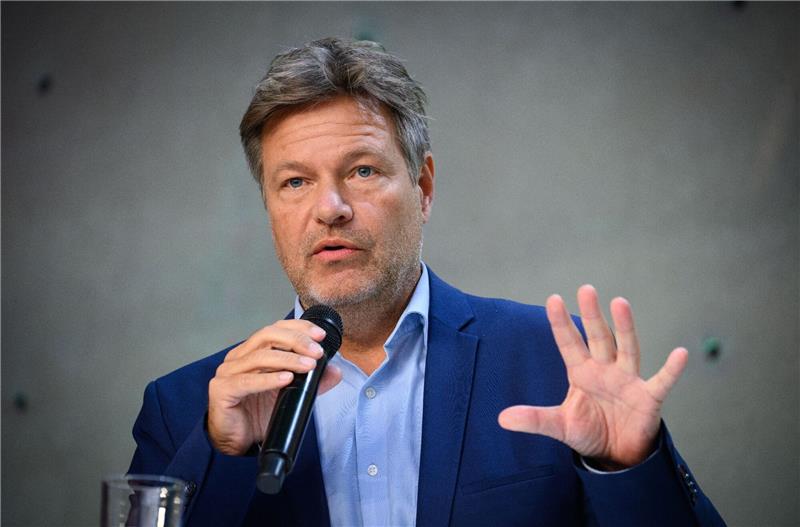 Habeck: Unterstützung des Ostens ganz oben auf Tagesordnung Bundeswirtschaftsminister Robert Habeck will die Wirtschaft in Ostdeutschland fördern.