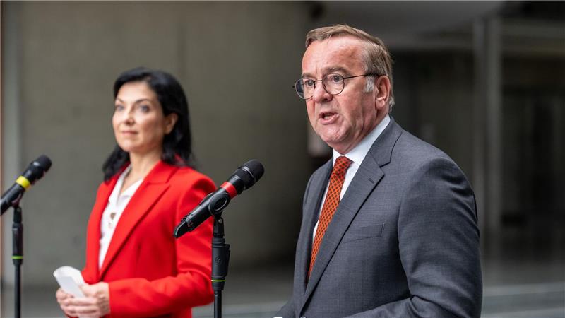 Bundeswirtschaftsministerin Katherina Reiche (CDU) und Verteidigungsminister Boris Pistorius (SPD) stellten die Pläne vor.