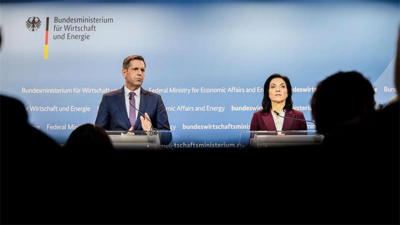 Lies sorgt sich um Offshore-Ausbau – Kleine AKWs „Unsinn“ Bundeswirtschaftsministerin Reiche müsse sich für schnell wirksame Lösungen einsetzen, fordert Lies. (Archivbild)
