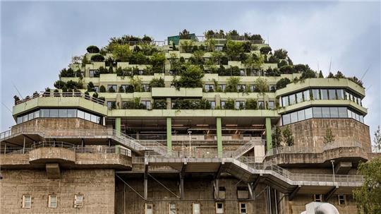 Bunkeranlagen, wie dieser Flakbunker aus dem Zweiten Weltkrieg in Hamburg (St. Pauli), wurden in Friedenszeiten unter anderem zu Kunst- und Kulturstätten umgestaltet. 